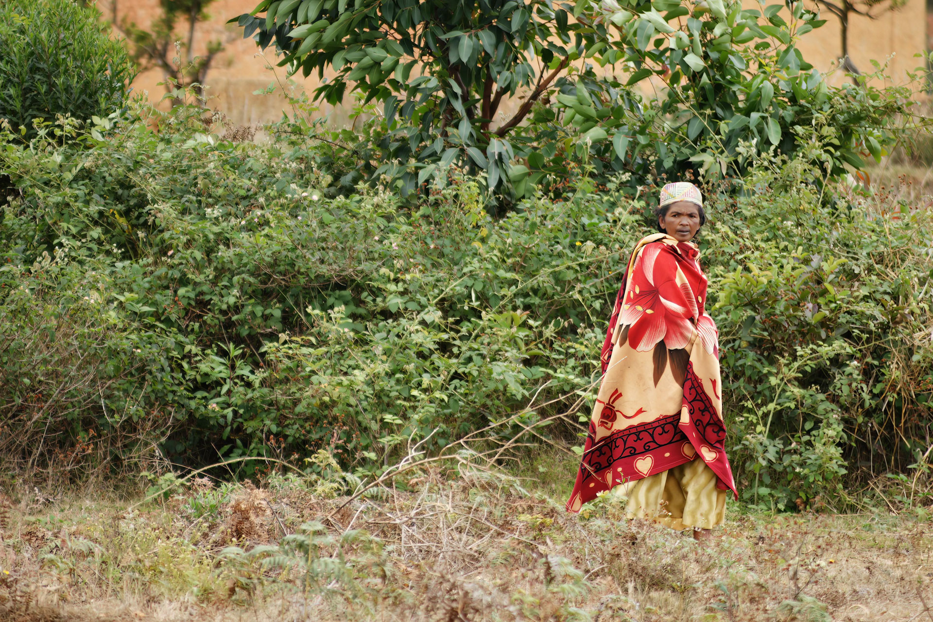 Es ist recht kalt, so dass eine Decke zur Wärmung herangezogen wird